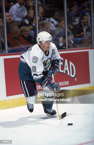 Teemu Selanne of the Anaheim Mighty Ducks controls the puck during the game against the Pittsburgh Penguins at The Arrowhead Pond in Anaheim,...