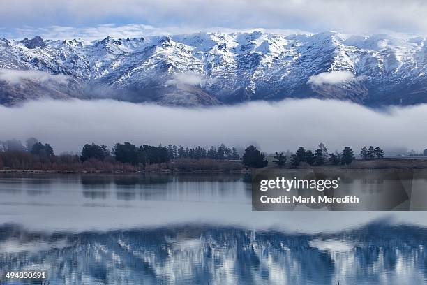 new zealand's cities & landmarks - lake dunstan stock-fotos und bilder