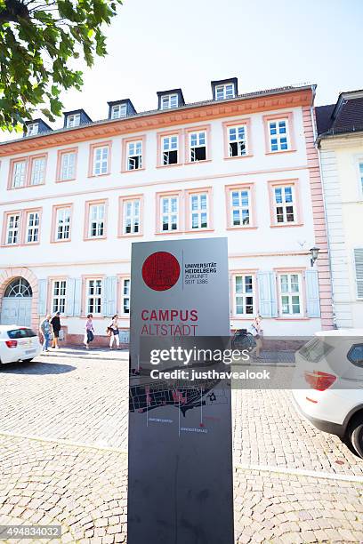 schild campus altstadt in heidelberg - baden württemberg karte stock-fotos und bilder