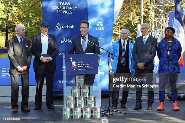 Tata Consultancy Services Chief Marketing Officer John Lenzen joined by NYRR Chairman of the Board George Hirsch, Bill Rudin, NYRR President & CEO...