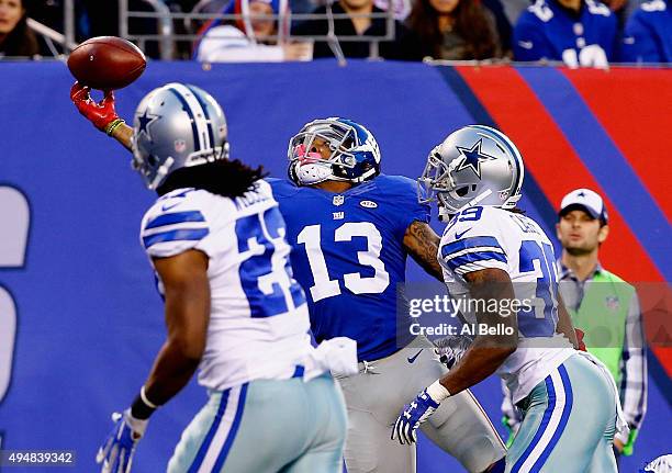 Odell Beckham of the New York Giants cannot make a catch against the Dallas Cowboys during their game at MetLife Stadium on October 25, 2015 in East...