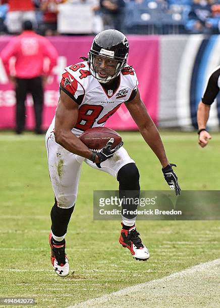 Roddy White of the Atlanta Falcons plays against the Tennessee Titans at Nissan Stadium on October 25, 2015 in Nashville, Tennessee.