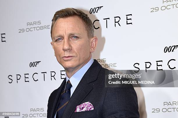 British actor Daniel Craig poses during the French premiere of the new James Bond film 'Spectre' on October 29, 2015 in Paris. AFP PHOTO / MIGUEL...