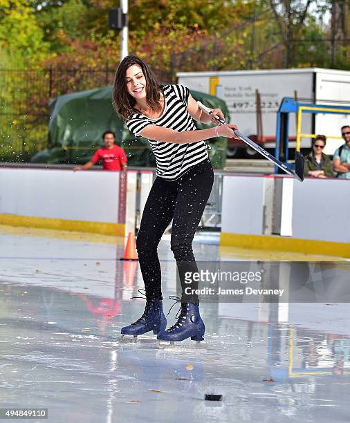 Lindsey Broad attends the New York Rangers and the Cast of IFCÕs Hockey Comedy Benders Face Off event at Lasker Rink on October 29, 2015 in New York...