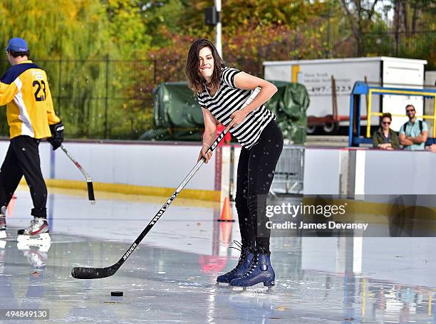 Lindsey Broad attends the New York Rangers and the Cast of IFCÕs Hockey Comedy Benders Face Off event at Lasker Rink on October 29, 2015 in New York...