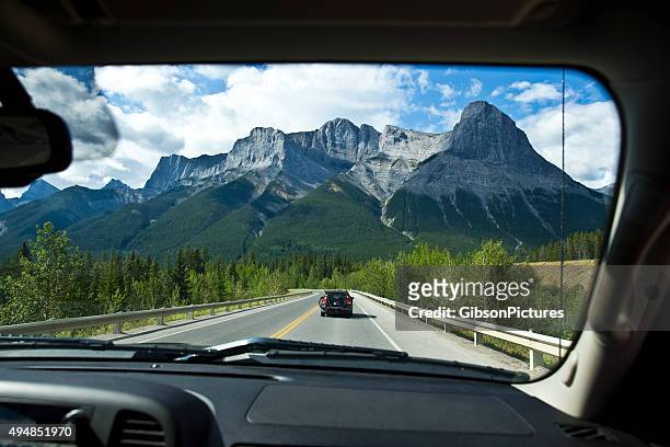 rocky mountain road trip - windshield foto e immagini stock