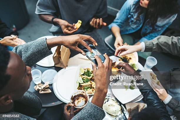 friends in new york at food cart - photographing bildbanksfoton och bilder