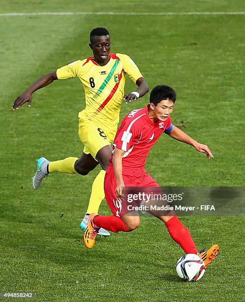 Moussa Diakite of Mali defends Han Kwang Song of Korea DPR during the FIFA U-17 World Cup Chile 2015 Round of 16 match between Mali and Korea DPR at...