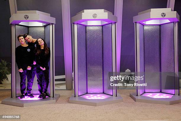 Lab Rats: On the Edge" - When the president awards Adam, Bree and Chase for their heroics, Leo feels left out and forms his own team. When Leo...