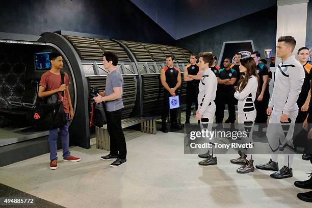 Lab Rats: On the Edge" - When the president awards Adam, Bree and Chase for their heroics, Leo feels left out and forms his own team. When Leo...