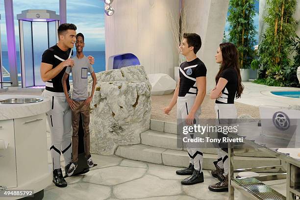 Lab Rats: On the Edge" - When the president awards Adam, Bree and Chase for their heroics, Leo feels left out and forms his own team. When Leo...