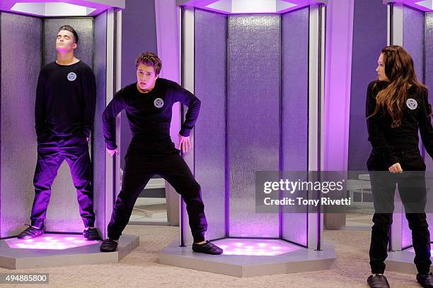 Lab Rats: On the Edge" - When the president awards Adam, Bree and Chase for their heroics, Leo feels left out and forms his own team. When Leo...