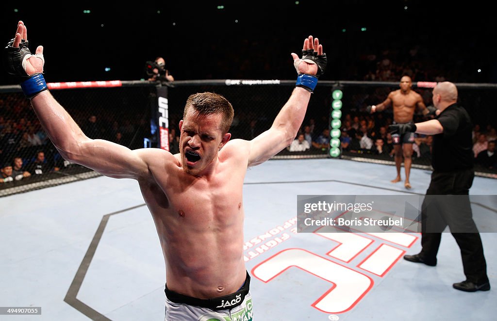 UFC Berlin: Mousasi v Munoz - Match 9: C.B. Dollaway v Francis Carmont