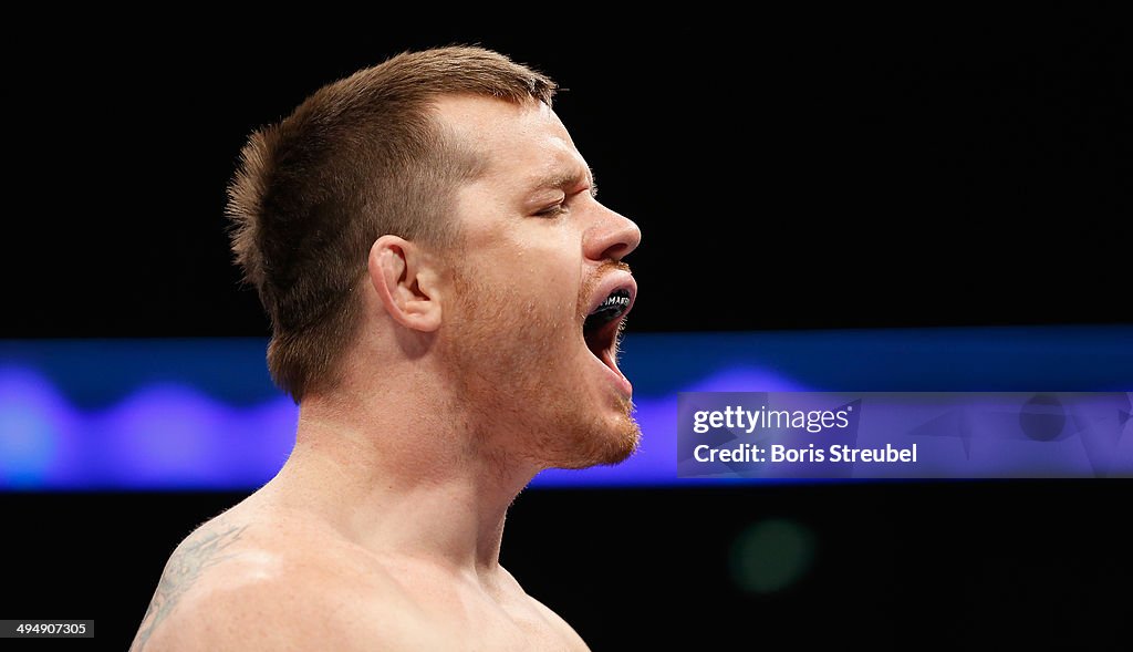 UFC Berlin: Mousasi v Munoz - Match 9: C.B. Dollaway v Francis Carmont