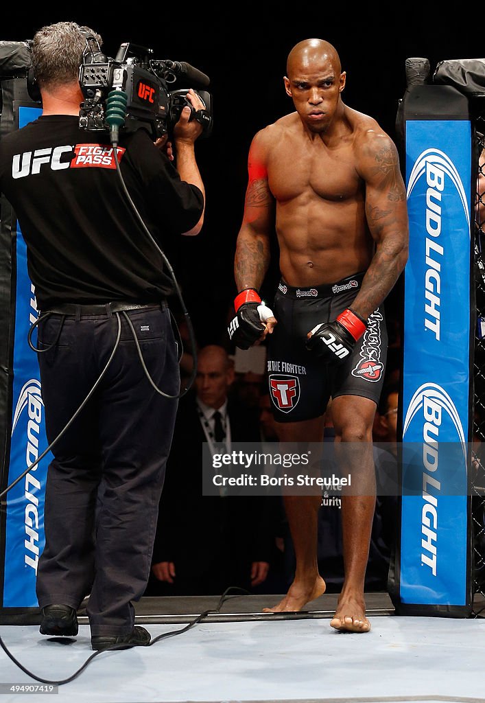 UFC Berlin: Mousasi v Munoz - Match 9: C.B. Dollaway v Francis Carmont