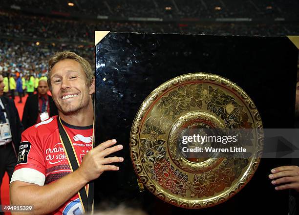 Jonny Wilkinson of Toulon celebrates with the trophy after winning the Top 14 Final between Toulon and Castres Olympique at Stade de France on May...