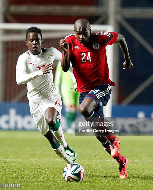 Victor Ibarbo of Colombia fights for the ball with Mamadou Ndiaye of Senegal during the International Friendly Match between Colombia and Senegal at...