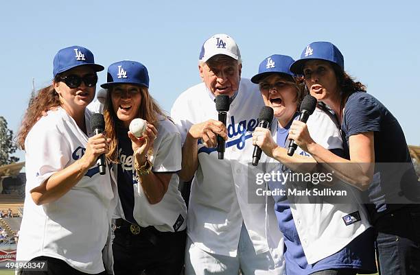 Cast members from film "A League of Their Own" Tracy Reiner, Anne Ramsay, Garry Marshall, Megan Cavanagh and Patti Pelton announce It's Time For...