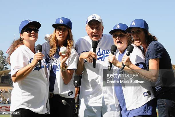 Cast members from film "A League of Their Own" Tracy Reiner, Anne Ramsay, Garry Marshall, Megan Cavanagh and Patti Pelton announce It's Time For...