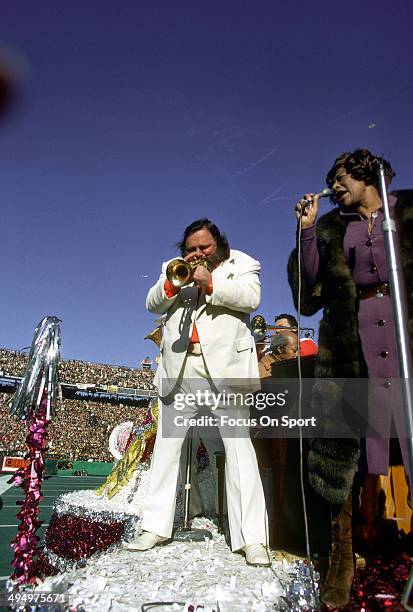 Al Hirt plays the trumpet and Ella Fitzgerald sings during the Halftime Show of Super Bowl VI between the Dallas Cowboys and Miami Dolphins at Tulane...