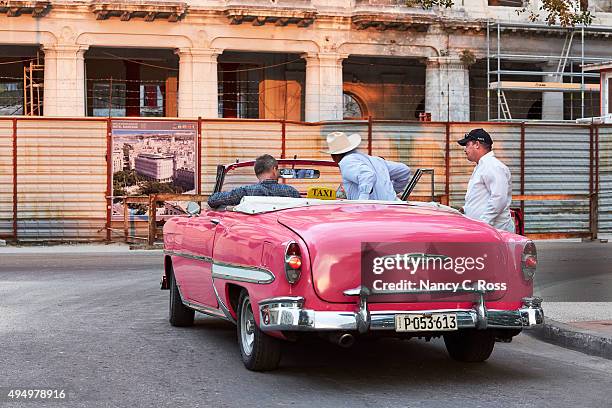 volto cangiante dell'havana - parque central dellhavana foto e immagini stock