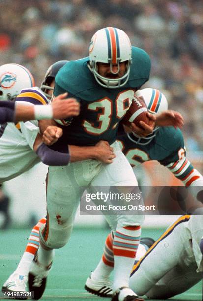 Larry Csonka of the Miami Dolphins carries the ball against the Minnesota Vikings during Super Bowl VIII at Rice Stadium January 13, 1974 in Houston,...