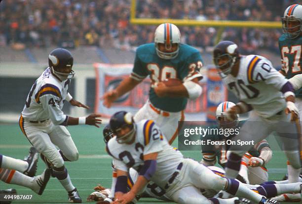 Larry Csonka of the Miami Dolphins carries the ball against the Minnesota Vikings during Super Bowl VIII at Rice Stadium January 13, 1974 in Houston,...