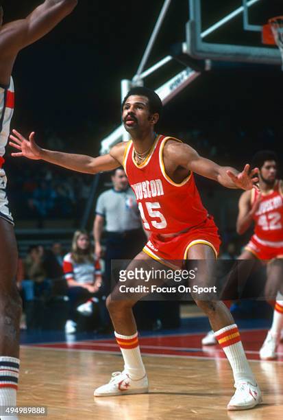 John Lucas of the Houston Rockets in action against the Washington Bullets during an NBA basketball game circa 1977 at the Capital Centre in...