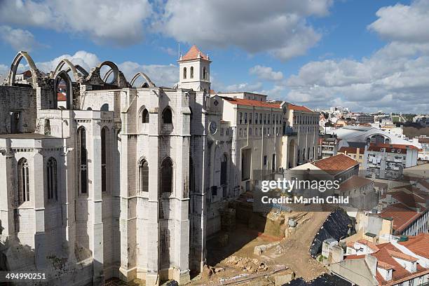 igreja do carmo in lisbon - igreja do carmo stock pictures, royalty-free photos & images
