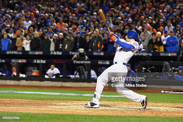 David Wright of the New York Mets hits a hits an RBI single in the sixth inning against the Kansas City Royals during Game Three of the 2015 World...
