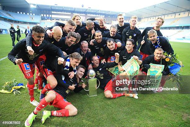 The team of IFK Norrkoping celebrates after winning the match between Malmo FF and IFK Norrkoping at Swedbank Stadion on October 31, 2015 in Malmo,...