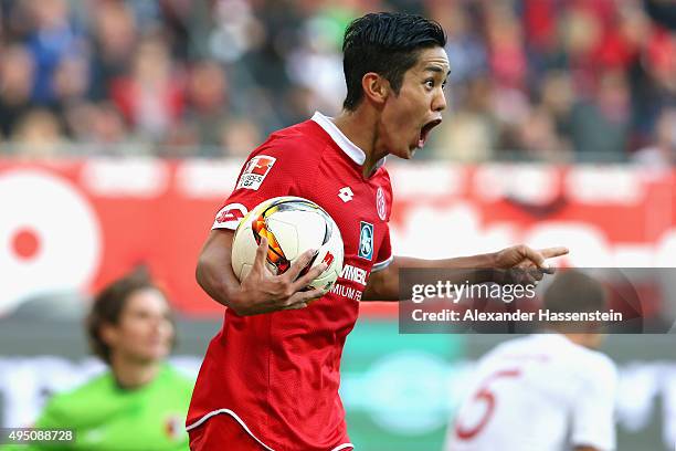 Yoshinori Muto of Mainz celebrates scoring the 2nd team goal during the Bundesliga match between FC Augsburg and 1. FSV Mainz 05 at WWK Arena on...