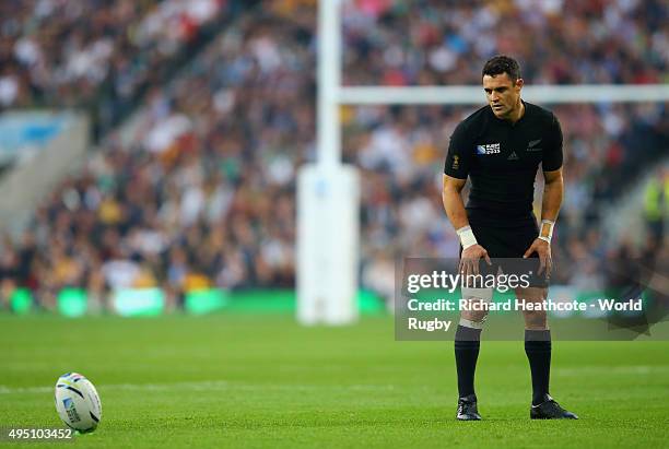 Dan Carter of the New Zealand All Blacks lines up a penalty during the 2015 Rugby World Cup Final match between New Zealand and Australia at...