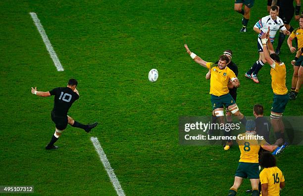 Dan Carter of the New Zealand All Blacks kicks a drop goal to put his side 24-17 ahead during the 2015 Rugby World Cup Final match between New...