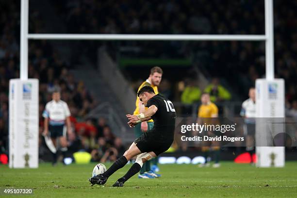 Dan Carter of New Zealand kicks a penalty during the 2015 Rugby World Cup Final match between New Zealand and Australia at Twickenham Stadium on...