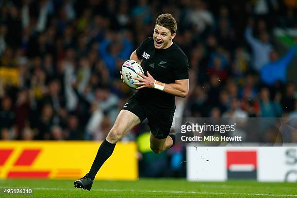 Beauden Barrett of New Zealand runs in to score his team's third try during the 2015 Rugby World Cup Final match between New Zealand and Australia at...