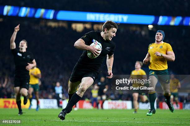 Beauden Barrett of New Zealand runs in to score his team's third try during the 2015 Rugby World Cup Final match between New Zealand and Australia at...