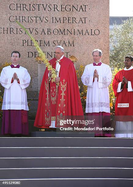 Pope Francis celebrating the mass on Palm Sunday in St Peter's Square. Vatican City, 29th March 2015