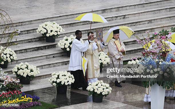 Pope Francis celebrating the Easter Mass in St Peter's Square. The preparation of the ceremony. Vatican City, 5th April 2015
