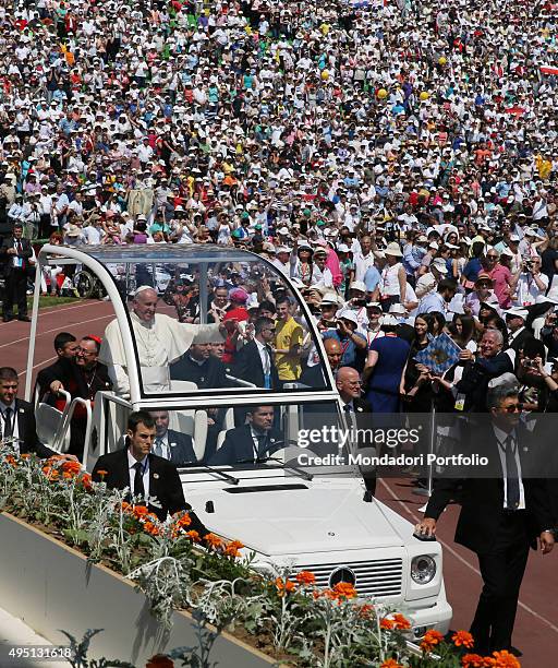 Pope Francis visiting Sarajevo. The Pope greets the devoted. Sarajevo 6th June 2015