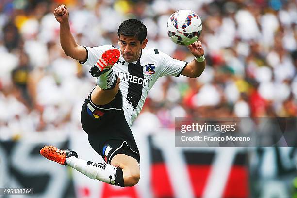 Julio Barroso controls the ball during a match between Colo Colo and U de Chile as part of Campeonato Apertura 2015 at Monumental David Arellano...