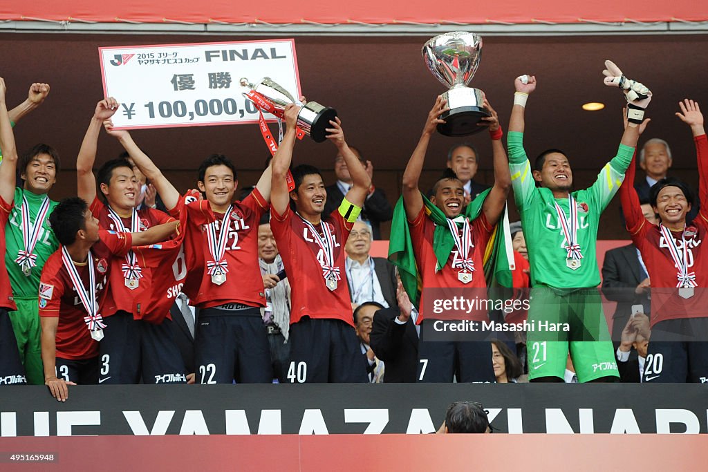 Kashima Antlers v Gamba Osaka - J.League Yamazaki Nabisco Cup Final