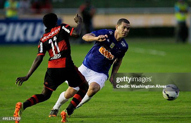 Nilton of Cruzeiro struggles for the ball with Negueba of Flamengo during a match between Cruzeiro and Flamengo as part of Brasileirao Series A 2014...