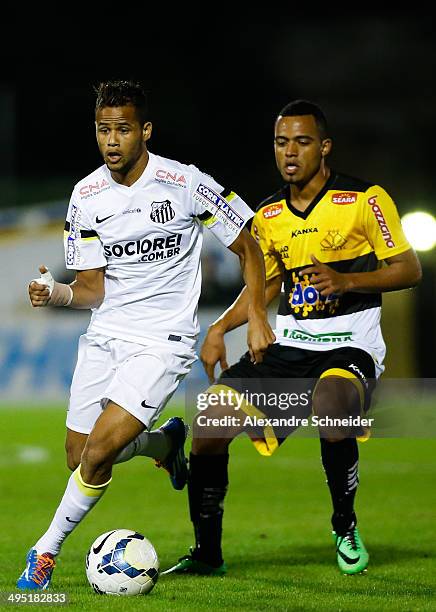 Geuvaio of Santos in action during the match between Santos and Criciuma for the Brazilian Series A 2014 at Primeiro de Maio Stadium on June 1, 2014...