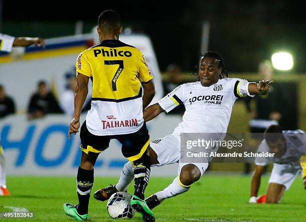 Arouca of Santos in action during the match between Santos and Criciuma for the Brazilian Series A 2014 at Primeiro de Maio Stadium on June 1, 2014...