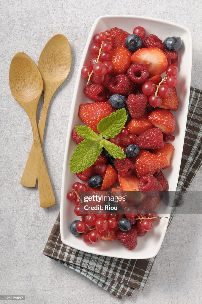 Red fruits salad