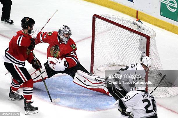 Marian Gaborik of the Los Angeles Kings scores the game-tying goal against Corey Crawford of the Chicago Blackhawks in the third period during Game...