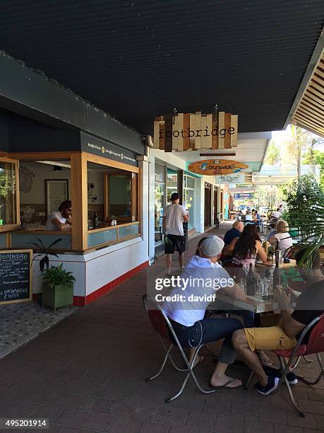 footpath dining in brunswick heads, nsw, australia - brunswick heads nsw stock pictures, royalty-free photos & images