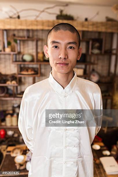 man wearing traditional clothes - hands behind back stock photos et images de collection