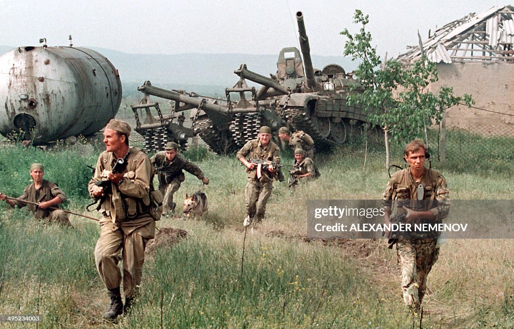 RETRO-CHECHNYA-RUSSIAN TANK-SPECIAL FORCES